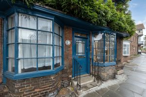 Ferry House, Thames Street, Hampton- click for photo gallery